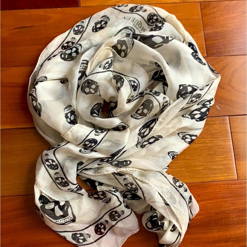 ❗SOLD❗100% Silk Alexander McQueen scarf